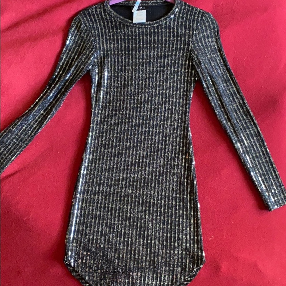 SUPER flattering Black & Silver cocktail dress!